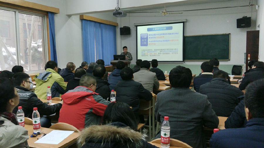 何会老师报告.jpg